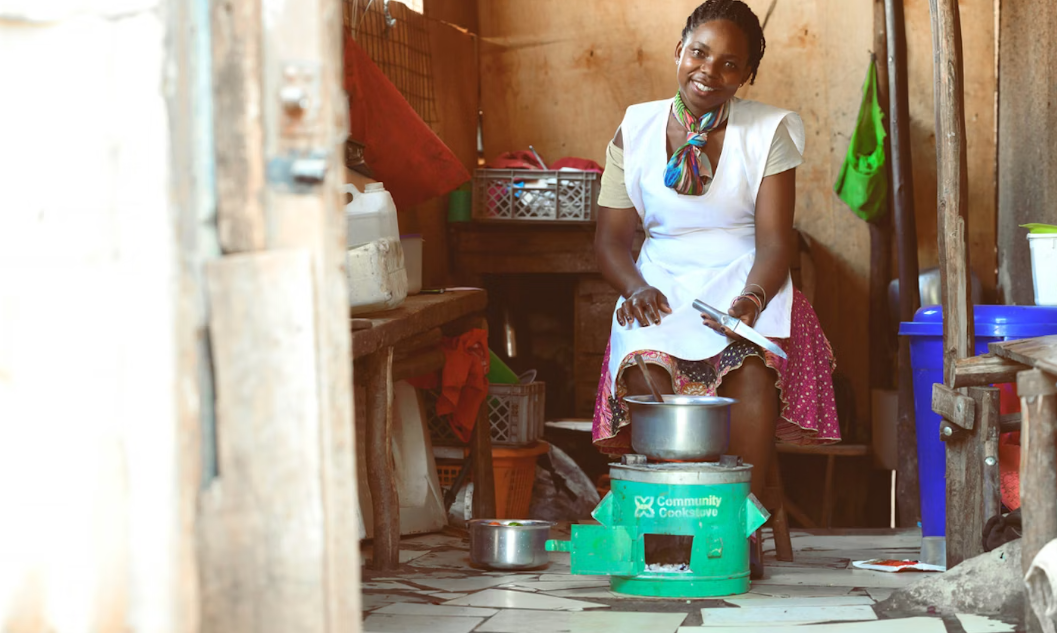 Fuel-efficient cookstoves in Uganda